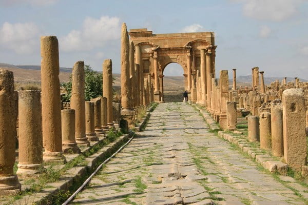 تعتبر تيمقاد واحدة من المدن الرومانية القديمة المحتفظة بكثير من معالمها
